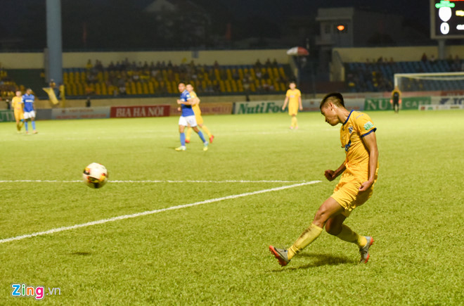 CĐV đội Hà Nội ăn mừng khi đội nhà tiếp tục bất bại ở V.League 2018 CĐV đội Hà Nội ăn mừng khi đội nhà tiếp tục bất bại ở V.League 2018